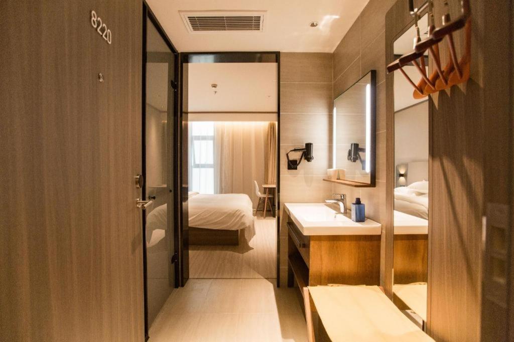 Hanting Qingpu Oriental Commercial Building Hotel