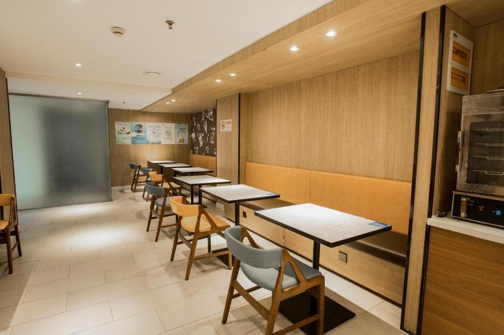 Hanting Qingpu Oriental Commercial Building Hotel 2*